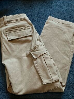 Abercrombie & Fitch Light  Olive Green Cargo Pants with Flap Pockets
